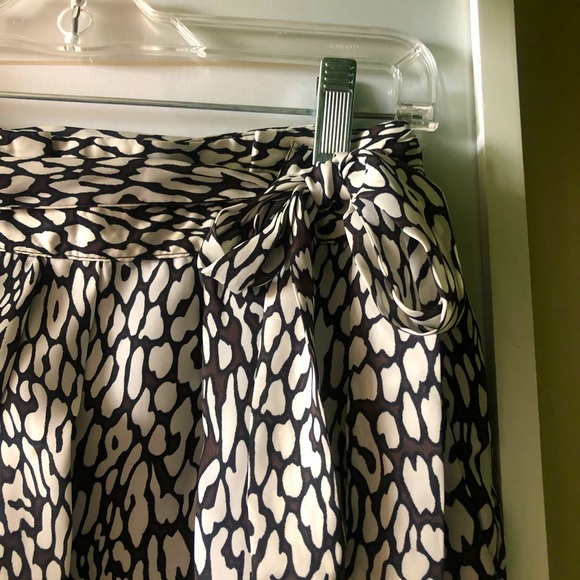 Zara, M, patterned skirt - Picture 2 of 5